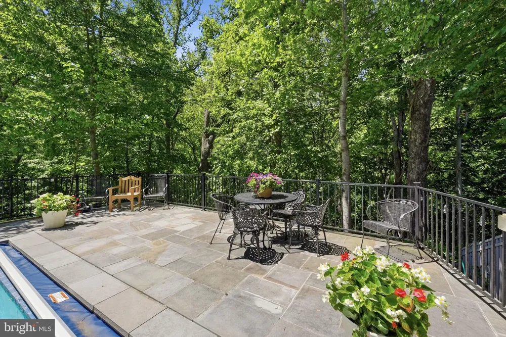 708 POTOMAC KNOLLS DRIVE Mclean, VA 22102