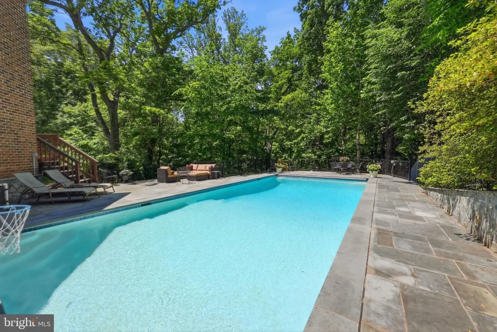 708 POTOMAC KNOLLS DRIVE Mclean, VA 22102