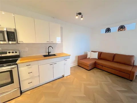 1255 Collins Ave #604