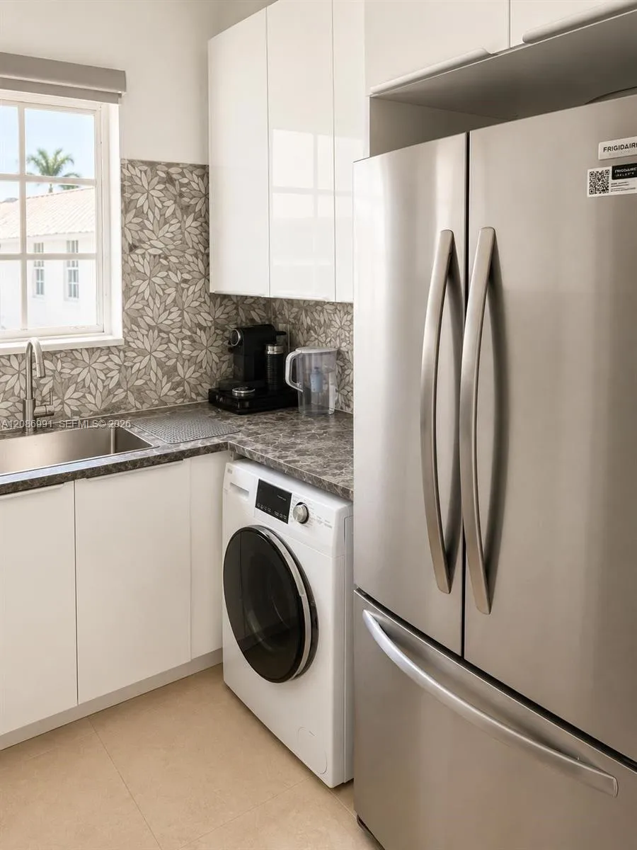 830 10th St #3 Miami Beach, FL 33139