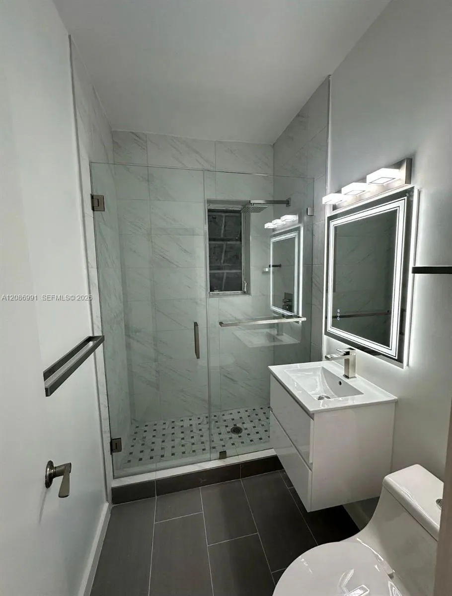 830 10th St #3 Miami Beach, FL 33139