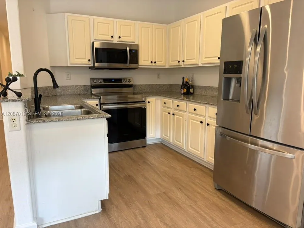 8671 NW 112th Ct Doral, FL 33178