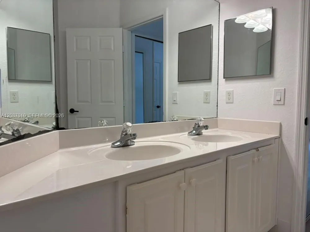 8671 NW 112th Ct Doral, FL 33178