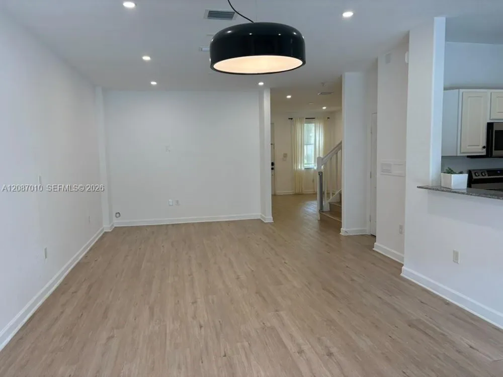 8671 NW 112th Ct Doral, FL 33178