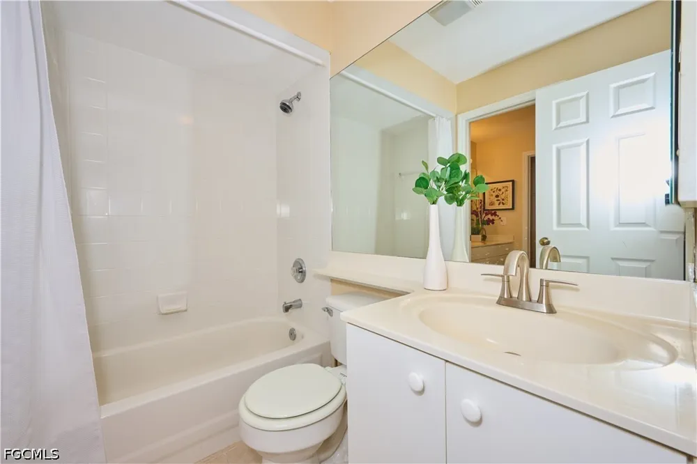 Rivers Edge Court #203 Fort Myers, FL 33908