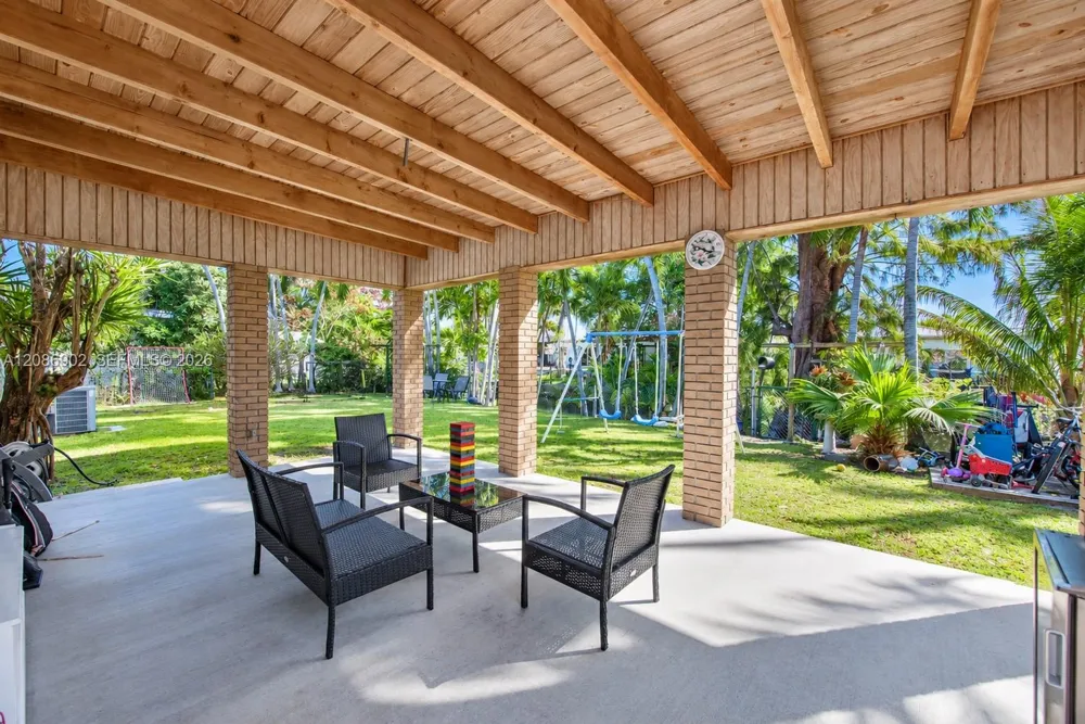 7330 SW 36th St Miami, FL 33155