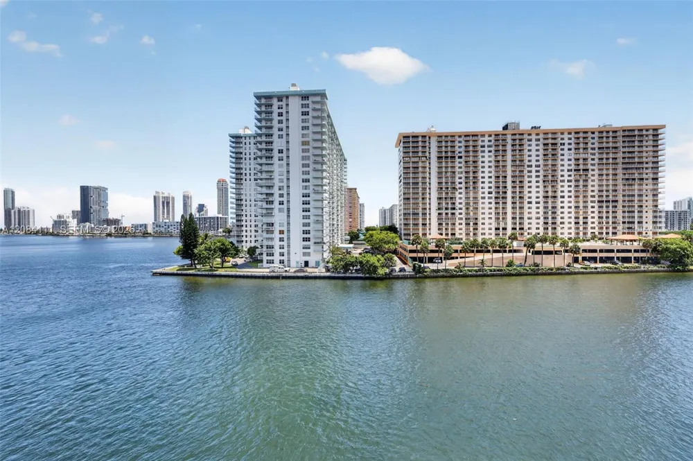 4000 NE 170th St #606 North Miami Beach, FL 33160