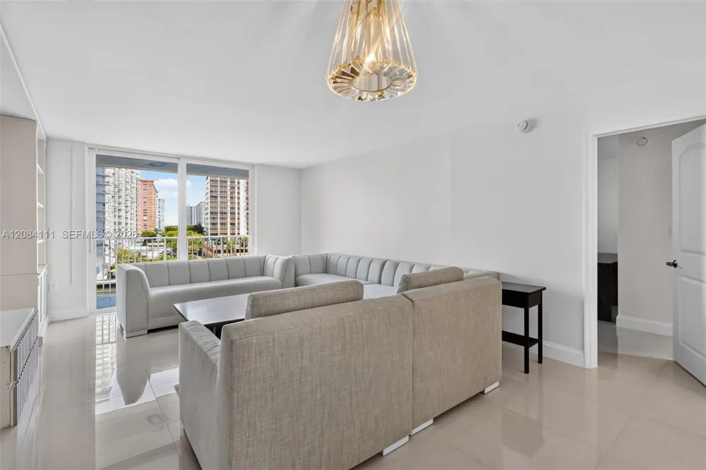 4000 NE 170th St #606 North Miami Beach, FL 33160