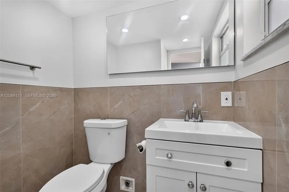 4000 NE 170th St #606 North Miami Beach, FL 33160