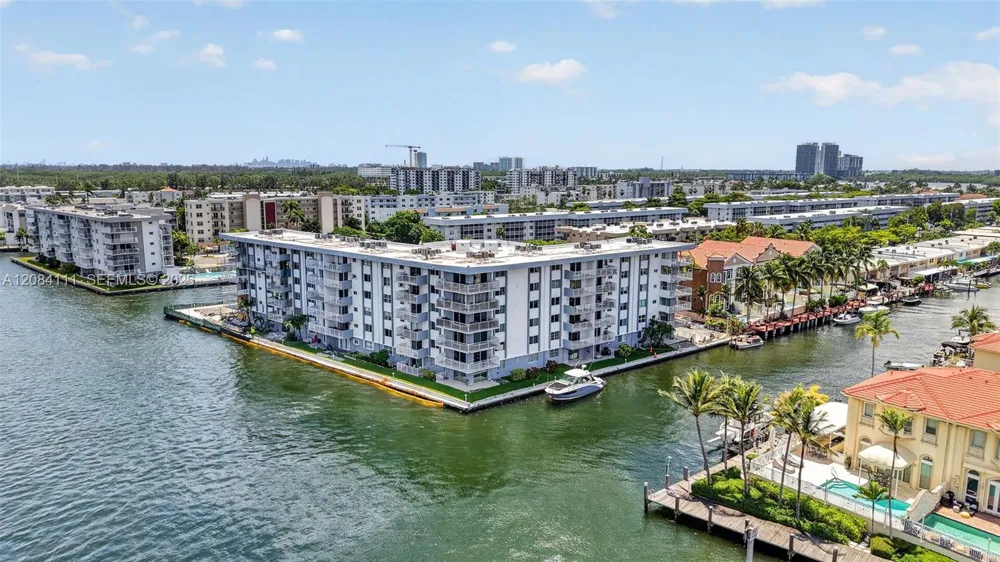 4000 NE 170th St #606 North Miami Beach, FL 33160