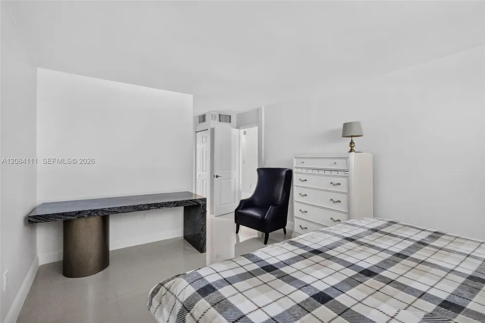 4000 NE 170th St #606 North Miami Beach, FL 33160