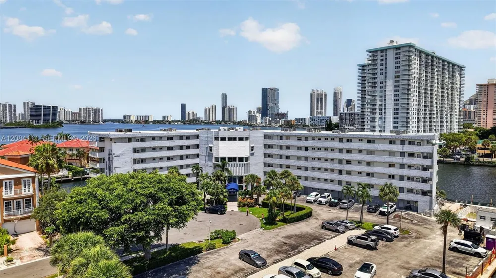 4000 NE 170th St #606 North Miami Beach, FL 33160