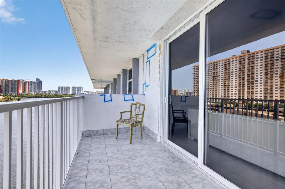 4000 NE 170th St #606 North Miami Beach, FL 33160