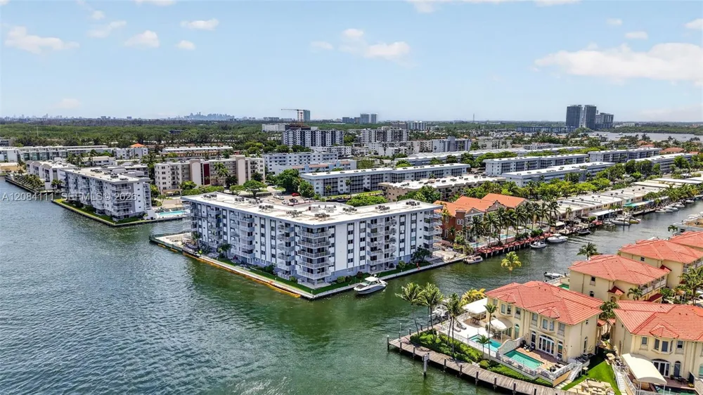 4000 NE 170th St #606 North Miami Beach, FL 33160