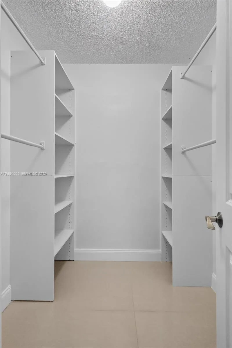 4000 NE 170th St #606 North Miami Beach, FL 33160