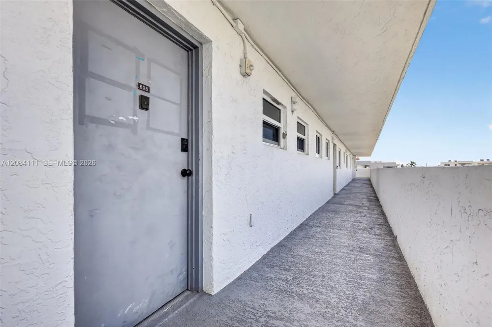 4000 NE 170th St #606 North Miami Beach, FL 33160