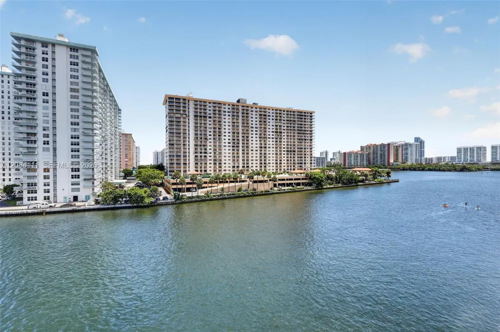 4000 NE 170th St #606 North Miami Beach, FL 33160