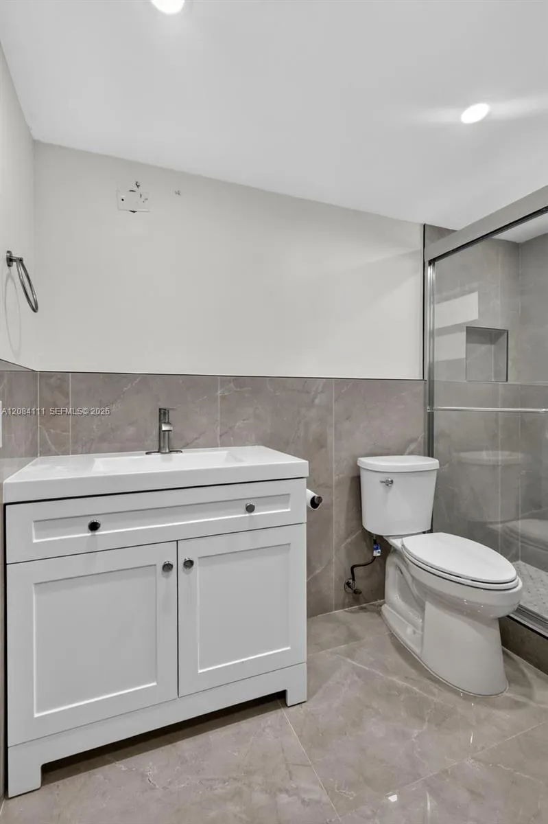 4000 NE 170th St #606 North Miami Beach, FL 33160