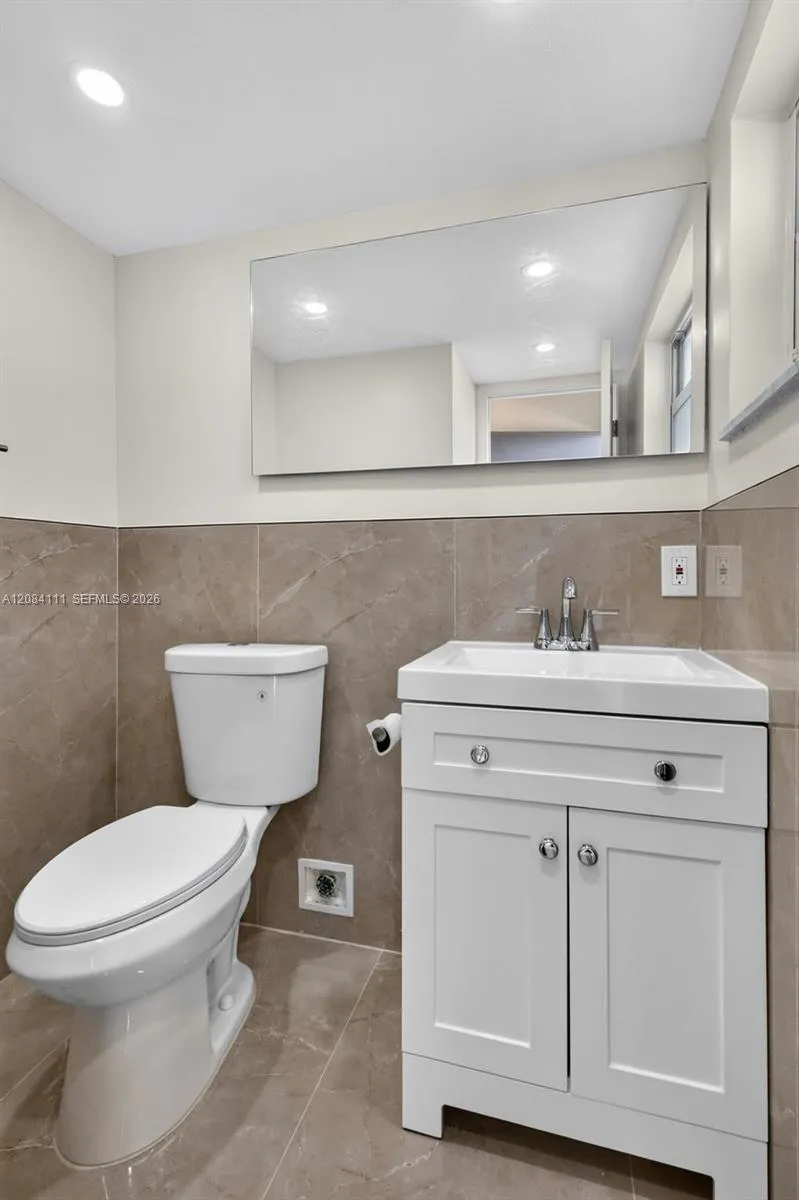 4000 NE 170th St #606 North Miami Beach, FL 33160