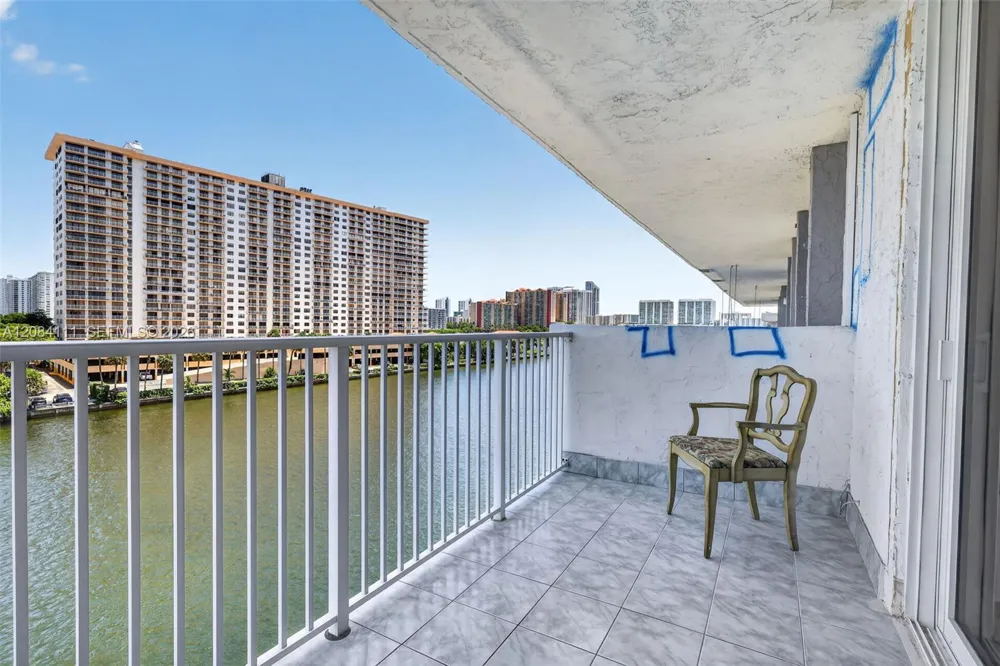 4000 NE 170th St #606 North Miami Beach, FL 33160
