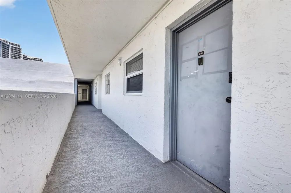 4000 NE 170th St #606 North Miami Beach, FL 33160
