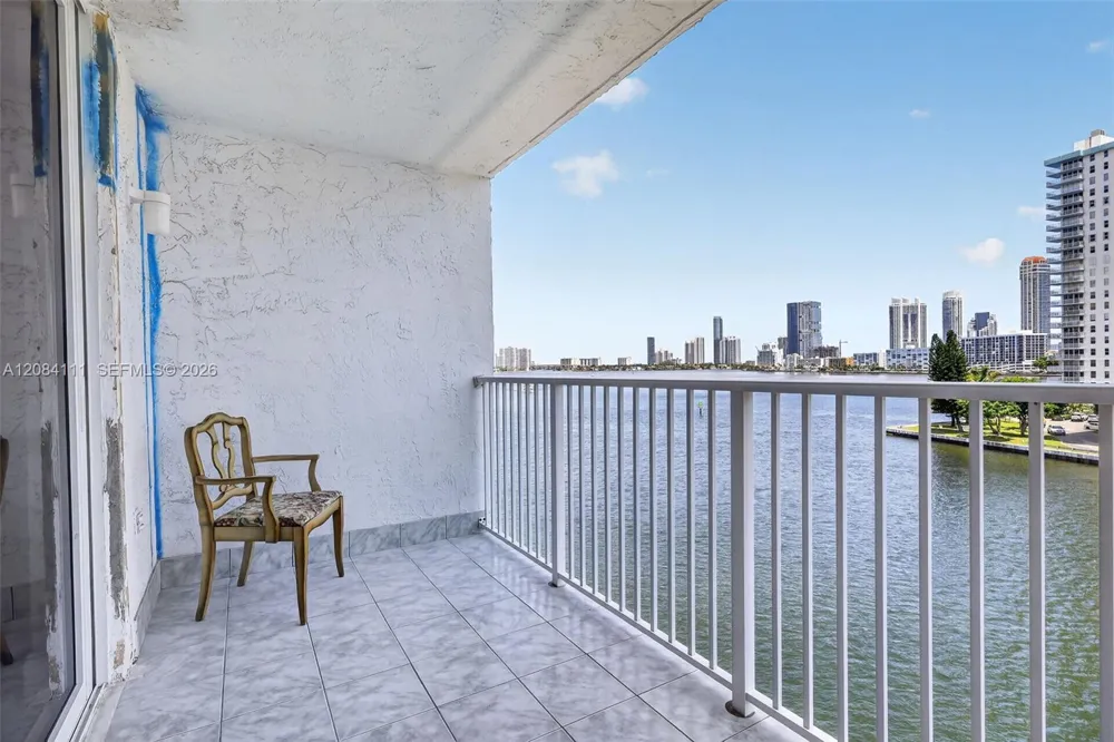 4000 NE 170th St #606 North Miami Beach, FL 33160