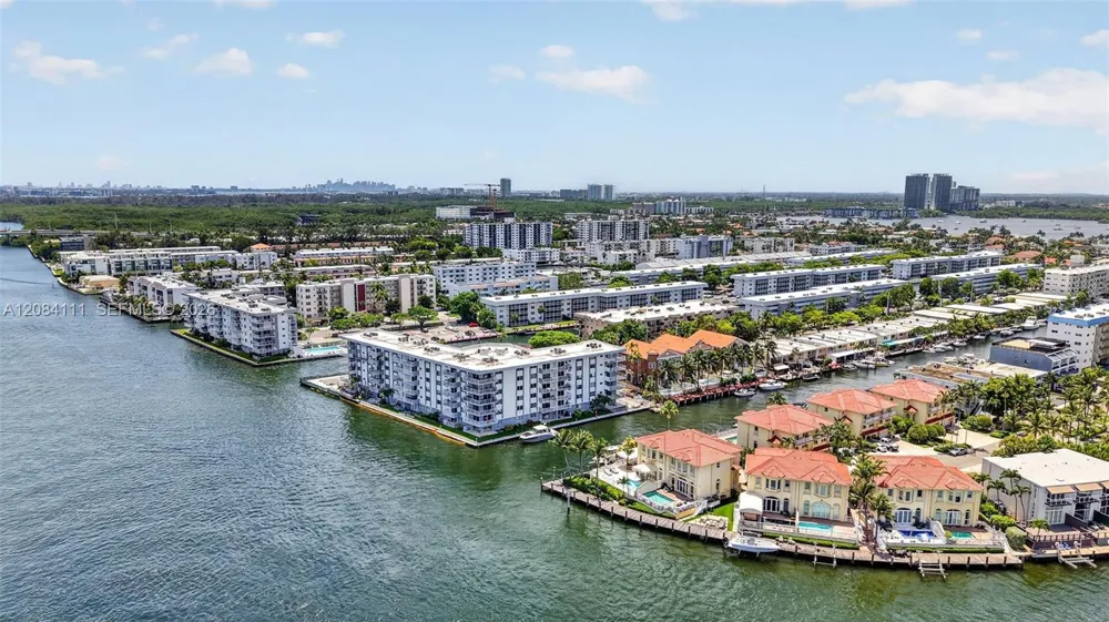 4000 NE 170th St #606 North Miami Beach, FL 33160