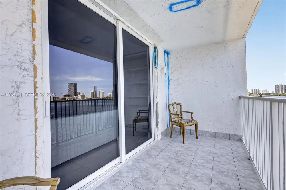 4000 NE 170th St #606 North Miami Beach, FL 33160