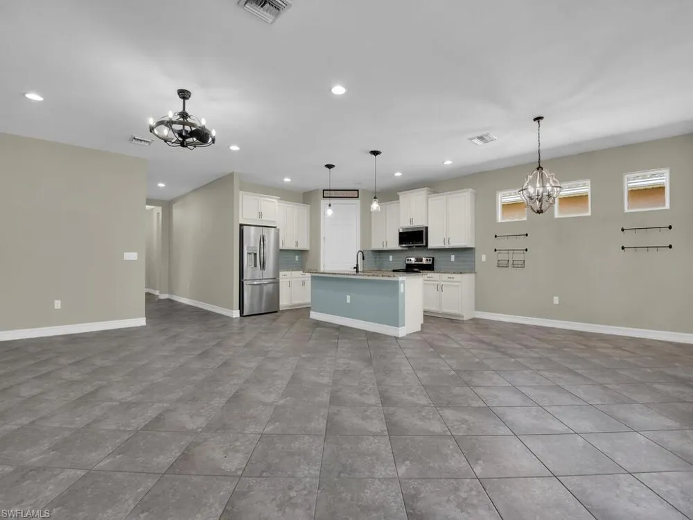 4211 Dutchess Park Road Fort Myers, FL 33916