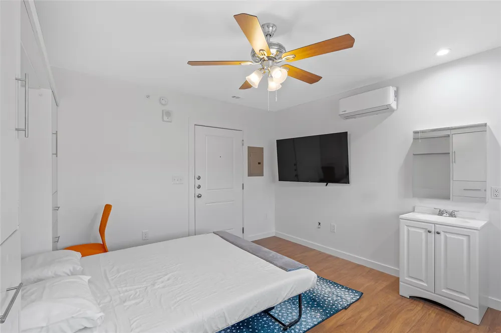 306 E 30 STREET #202 Austin, TX 78705