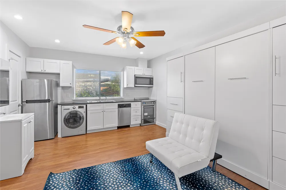 306 E 30 STREET #202 Austin, TX 78705