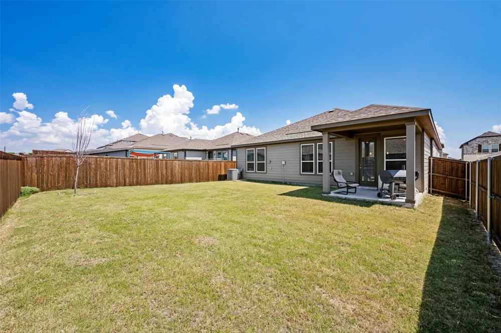 953 Adair Drive Aubrey, TX 76227