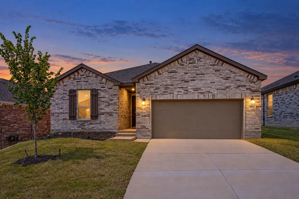 953 Adair Drive Aubrey, TX 76227