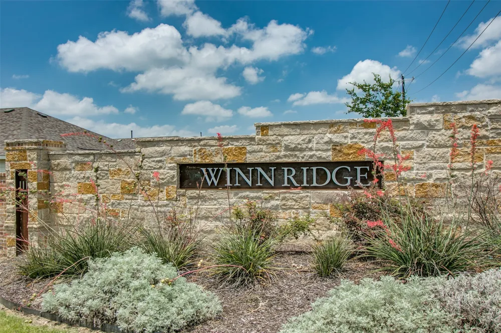953 Adair Drive Aubrey, TX 76227