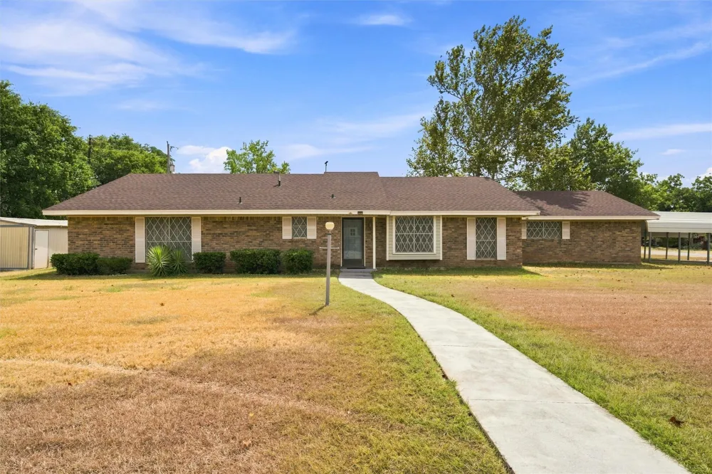 101 W Avenue G Valley Mills, TX 76689