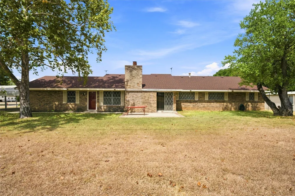 101 W Avenue G Valley Mills, TX 76689