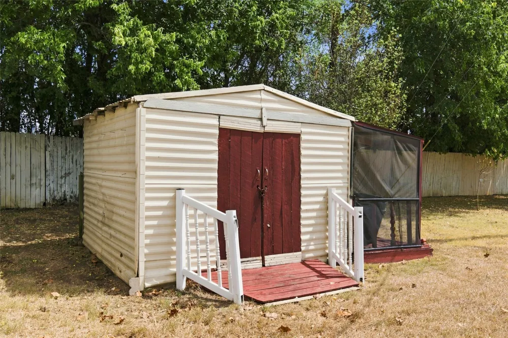 101 W Avenue G Valley Mills, TX 76689