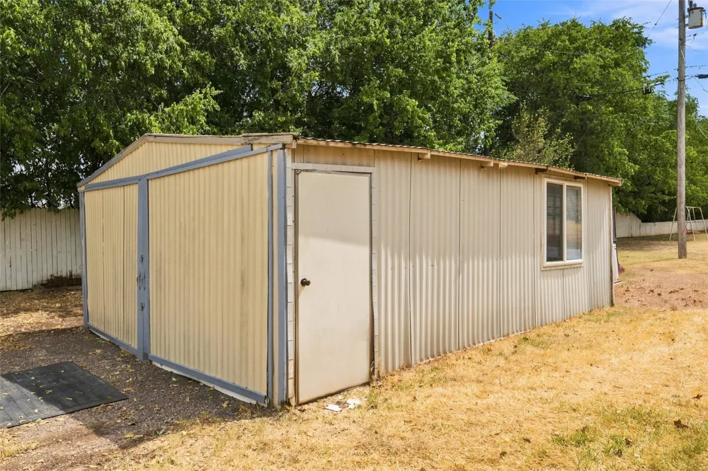 101 W Avenue G Valley Mills, TX 76689