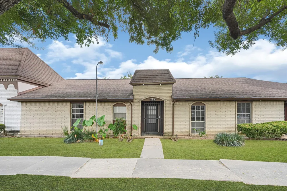 7064 Jetty Lane Houston, TX 77072