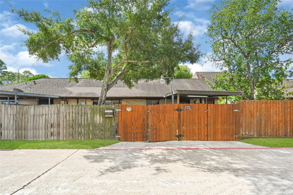 7064 Jetty Lane Houston, TX 77072