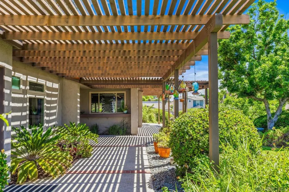 1301 Gary Lane Escondido, CA 92026