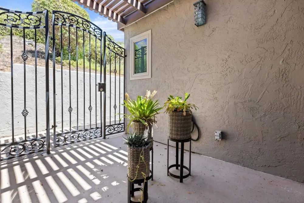 1301 Gary Lane Escondido, CA 92026