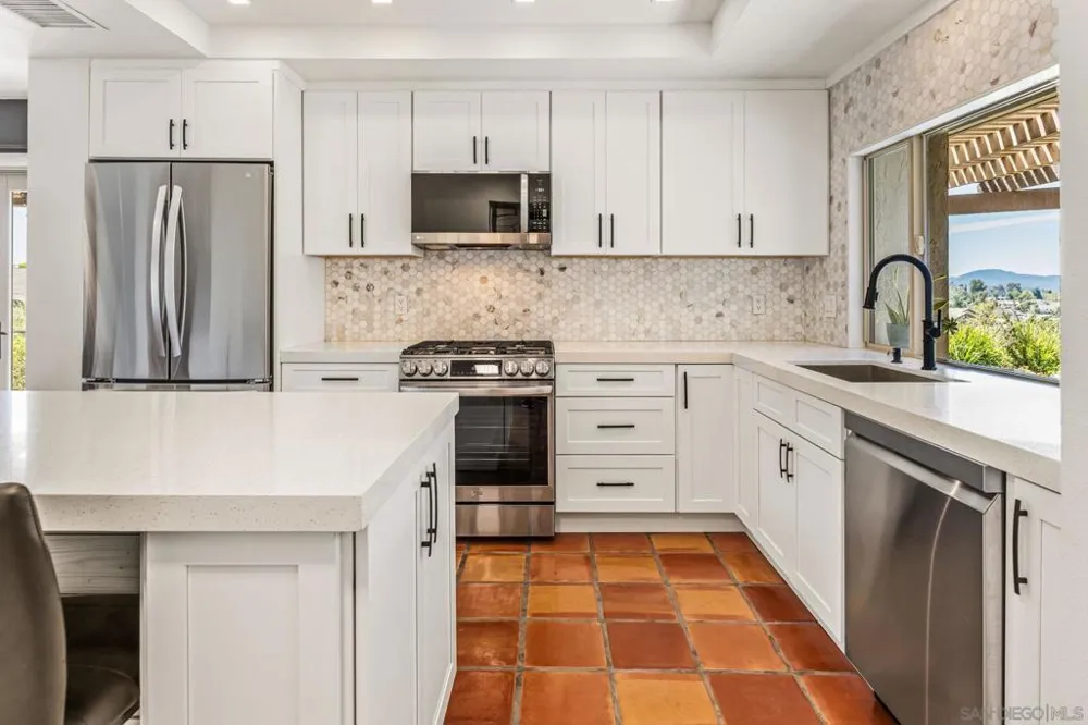 1301 Gary Lane Escondido, CA 92026