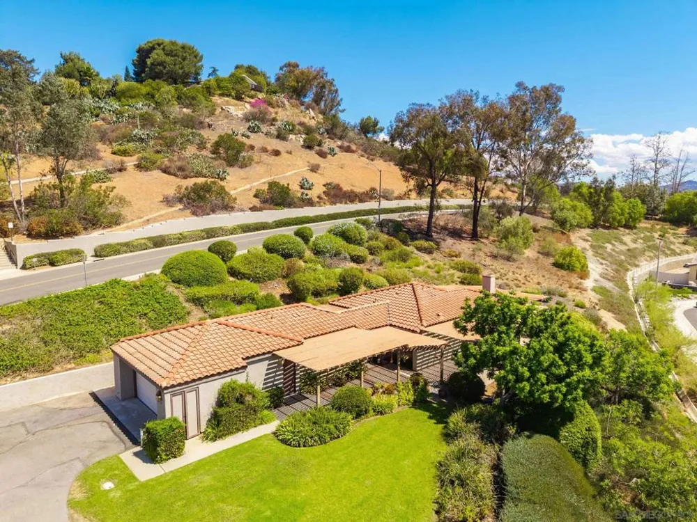 1301 Gary Lane Escondido, CA 92026