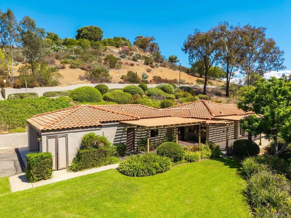 1301 Gary Lane Escondido, CA 92026