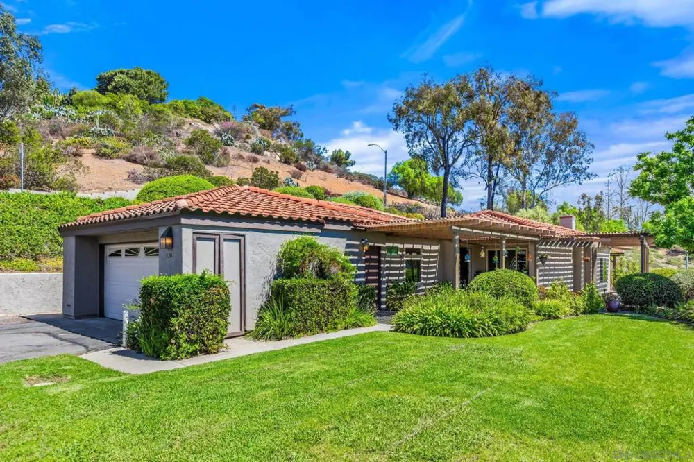 1301 Gary Lane Escondido, CA 92026