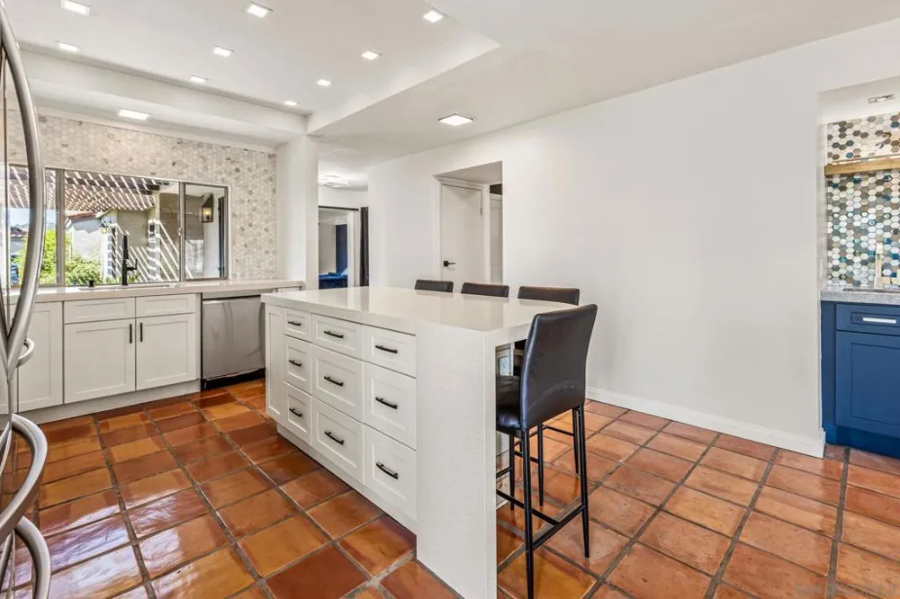1301 Gary Lane Escondido, CA 92026