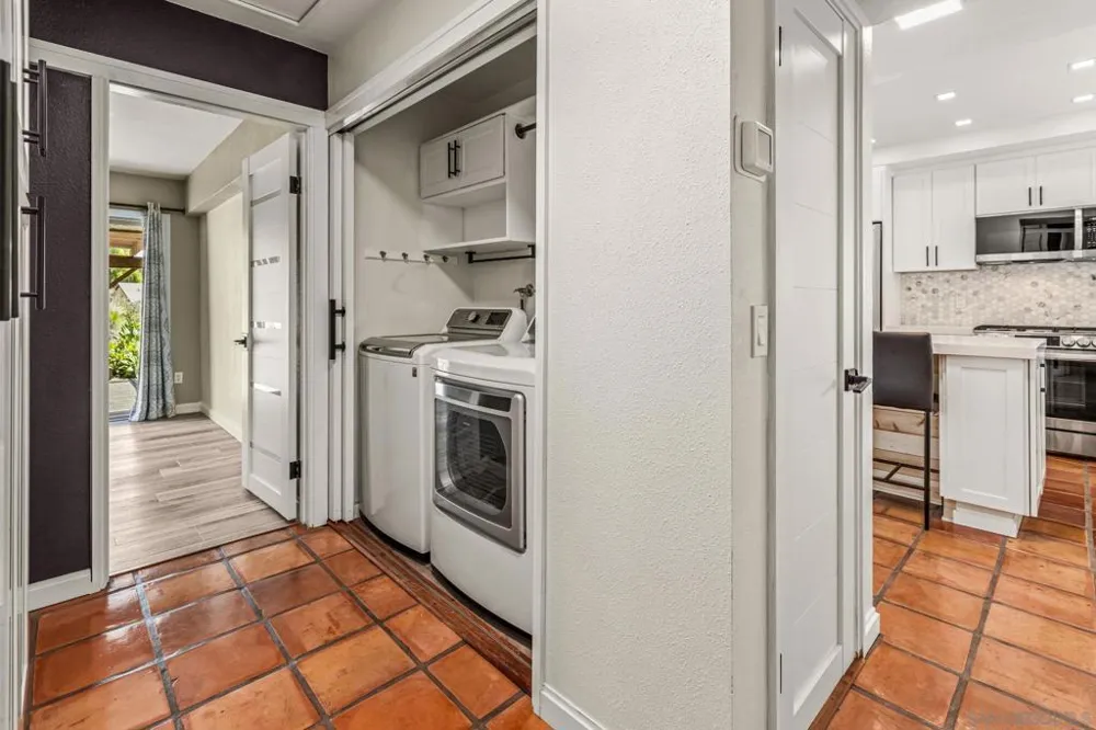 1301 Gary Lane Escondido, CA 92026