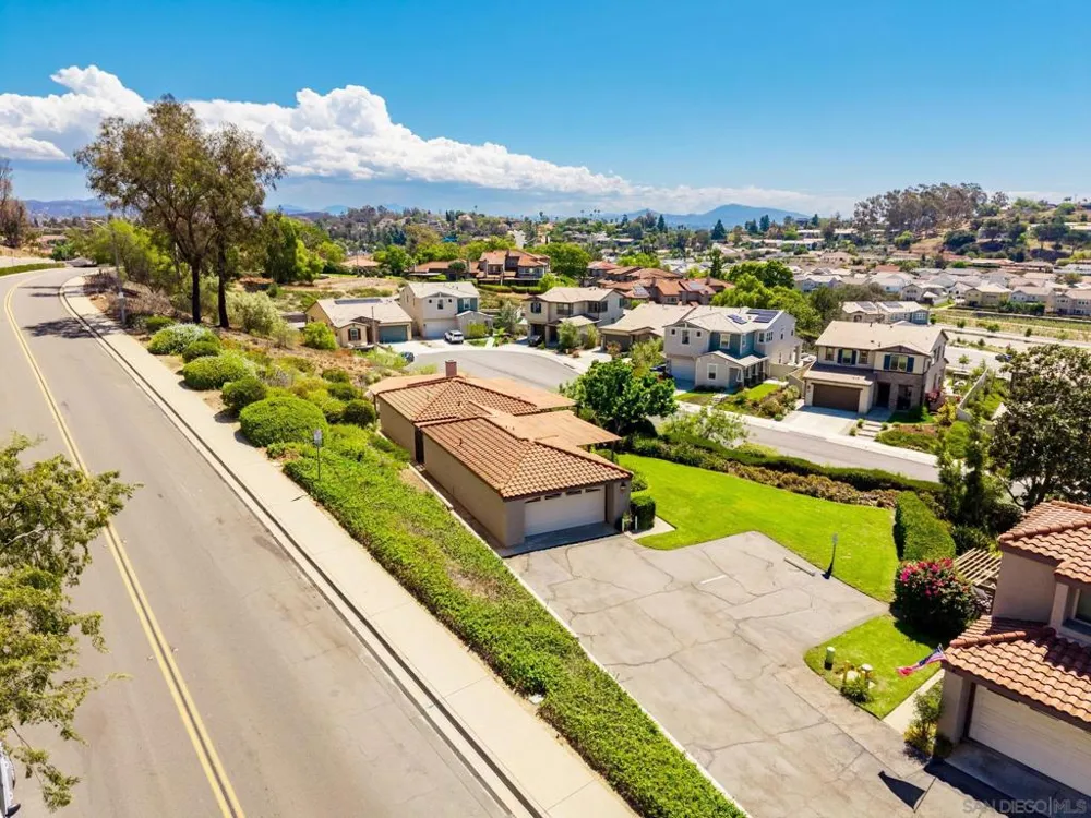 1301 Gary Lane Escondido, CA 92026