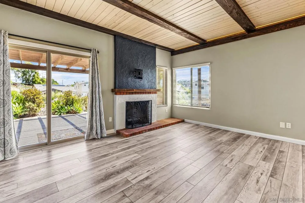 1301 Gary Lane Escondido, CA 92026